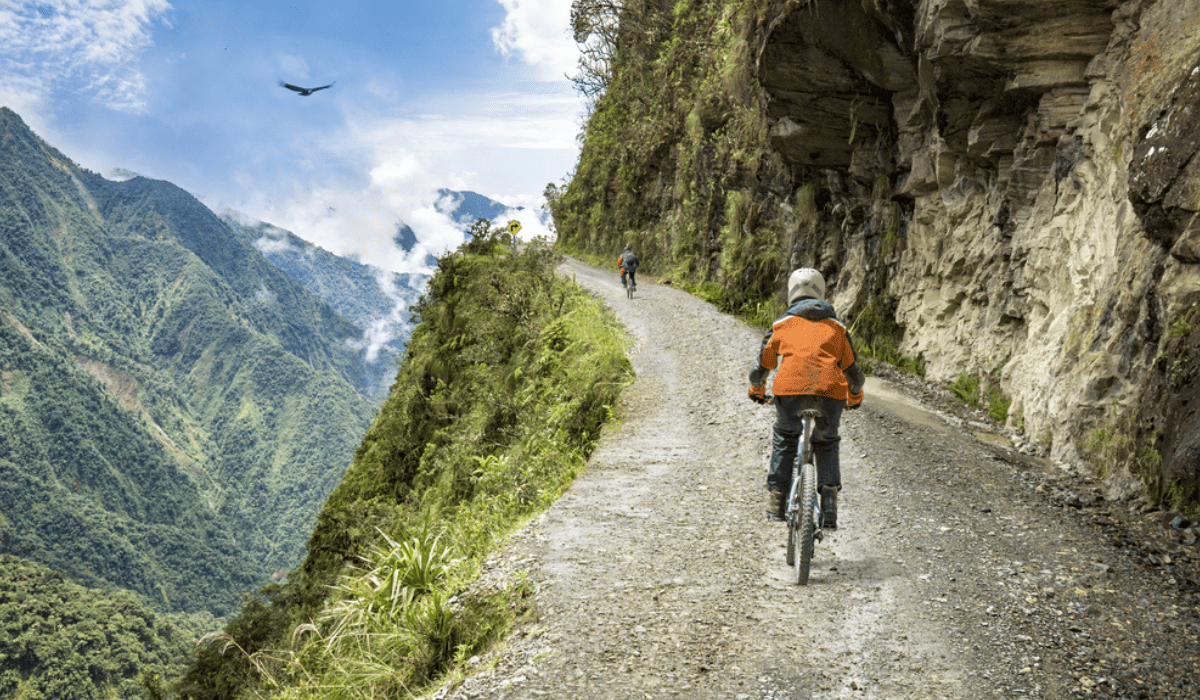 Biking Death Road: adrenalina extrema desde La Paz