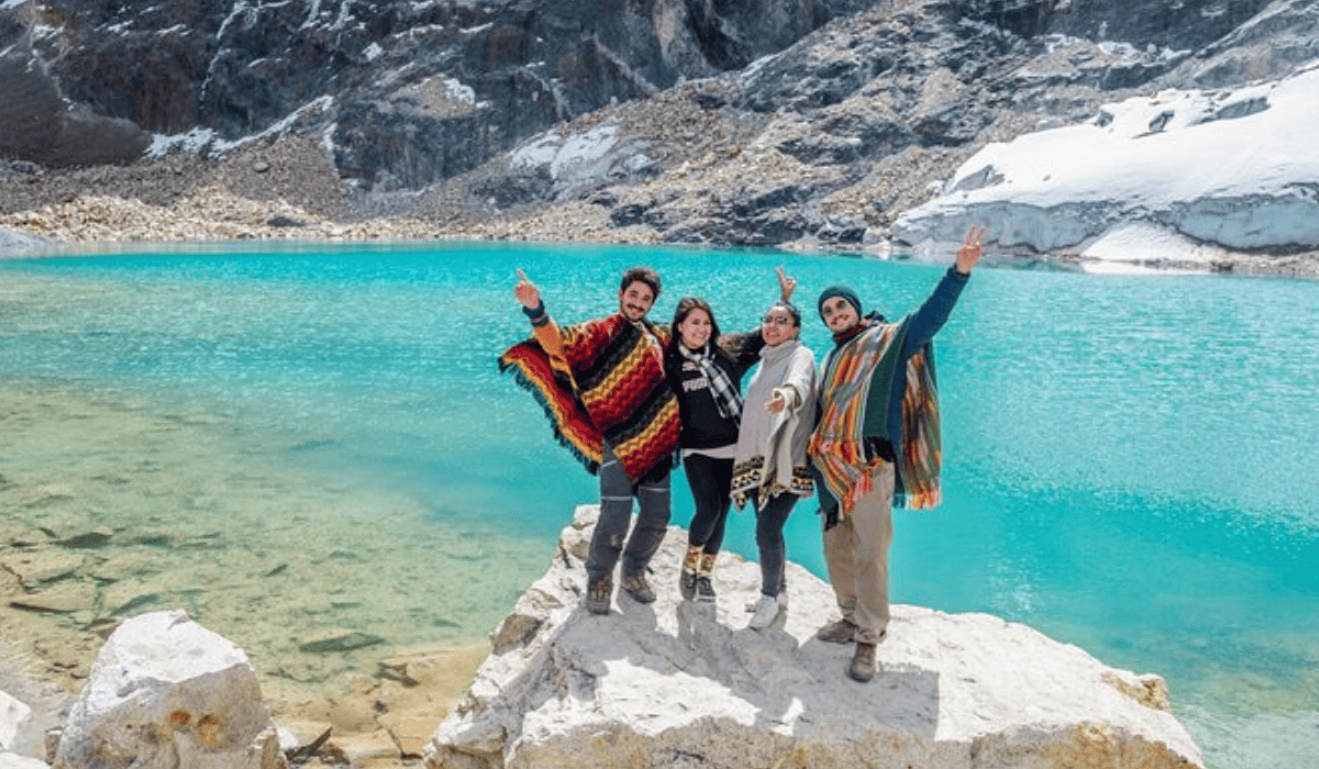 Charquini Full Day: paisajes andinos, laguna esmeralda y glaciar