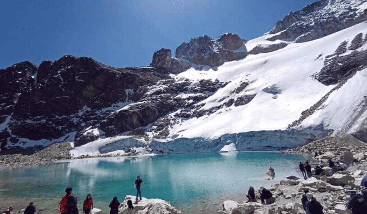 Charquini Full Day: paisajes andinos, laguna esmeralda y glaciar