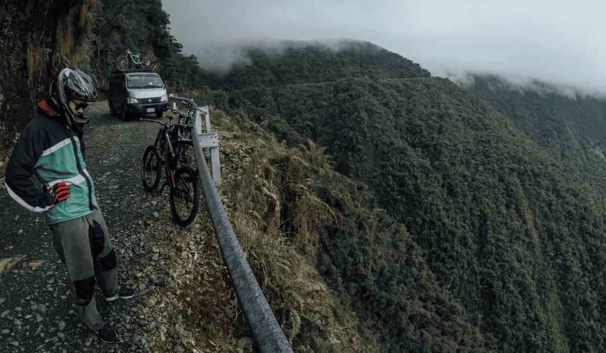 Biking Death Road: adrenalina extrema desde La Paz